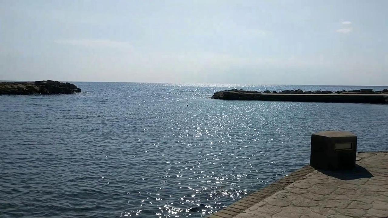 Fantastic 1 Bed Apartment By The Sea Opposite 4 Seasons Limassol Luaran gambar